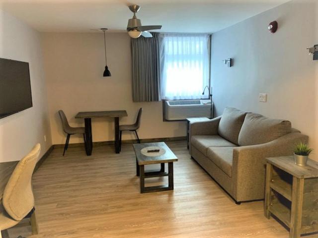Hotel Far Hills Val-Morin Экстерьер фото