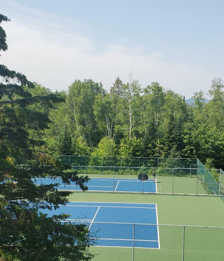 Hotel Far Hills Val-Morin Экстерьер фото